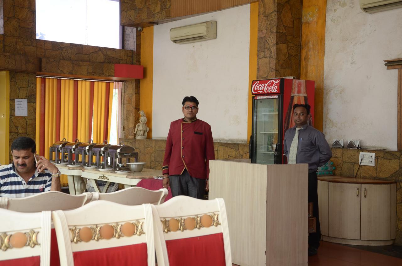 Hotel Rahul Deluxe Nagpur Exterior photo