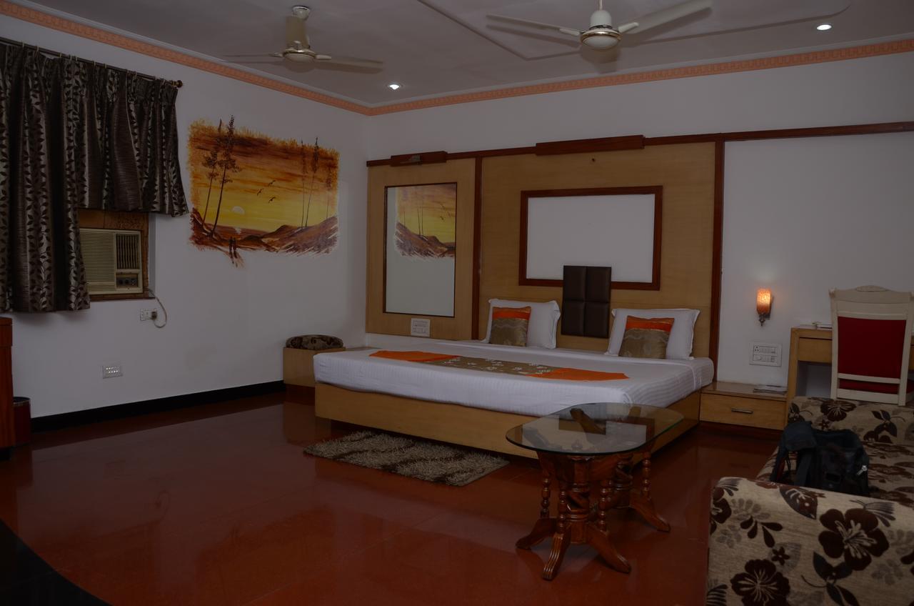 Hotel Rahul Deluxe Nagpur Exterior photo